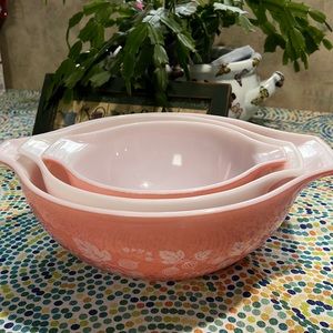 Pyrex Gooseberry 3 piece nested bowl set